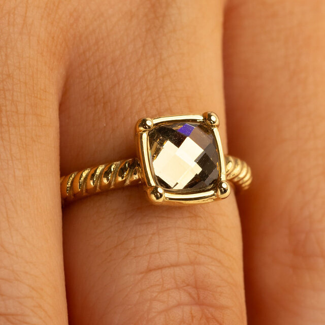 Geribbelde Ring met Vierkante Glassteen • Smoky Topaz