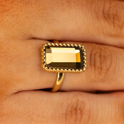 Ring met Rechthoekige Glassteen en Bolletjesrand • Smoky Topaz