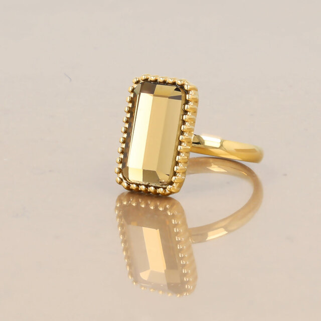Ring met Rechthoekige Glassteen en Bolletjesrand • Smoky Topaz
