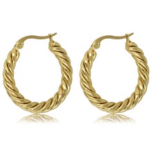 Elegante Gedraaide Gouden Oorring 25x3 mm