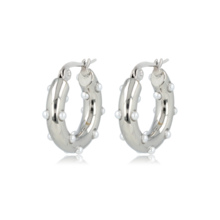 Elegante Zilveren Oorring met Stralende Witte Parels