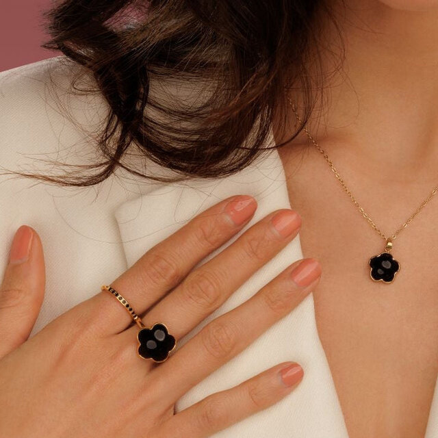 Ketting met Bloem Hanger • Onyx