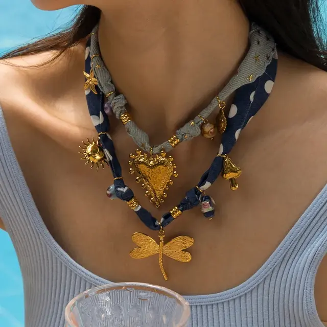 Goodies Label Scarf Ketting Lichtblauw met Hart – 41 + 5 cm