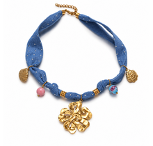 Goodies Label Scarf Ketting Blauw met Bloem – 41 + 5 cm