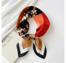Goodies Label Satin Silk Sjaaltje Colour Block Rood Oranje – 70 cm