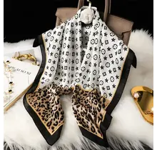 Goodies Label Satin Silk Sjaaltje Monogram Leopard – 70 x 70 cm