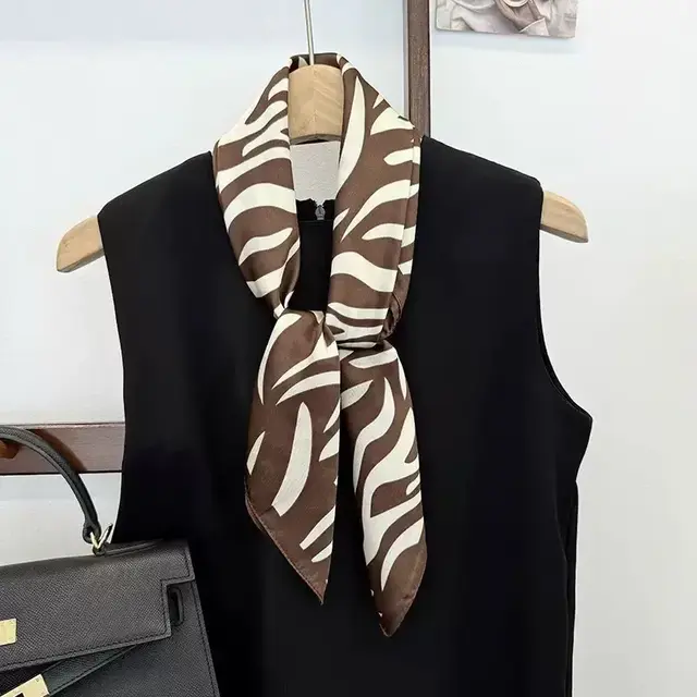 Goodies Label Satin Silk Sjaaltje Zebra Bruin Crème – 70 x 70 cm