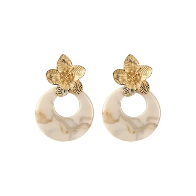 Goodies Label Flower Statement Oorbellen Crème Goudkleurig