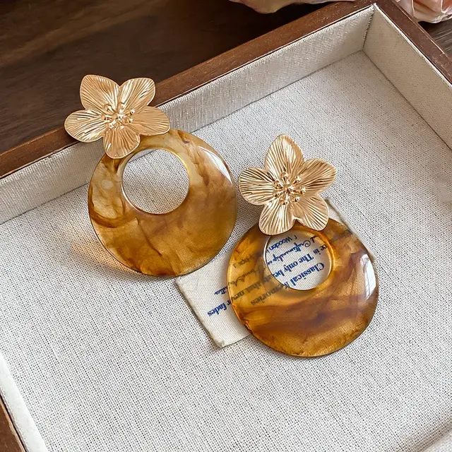 Goodies Label Flower Statement Oorbellen Amber Goudkleurig
