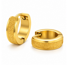 Goodies Label Sandblasted Huggie Hoops Goud – 13,5 mm