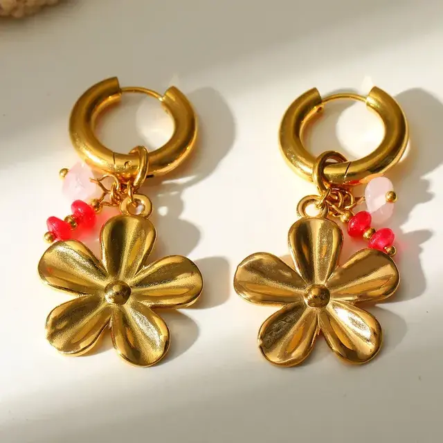Goodies Label Flower Charm Hoops Goud Roze – 18K PVD