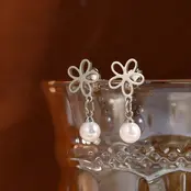 Goodies Label Flower Pearl Oorbellen Stainless Steel – Goud of Zilver