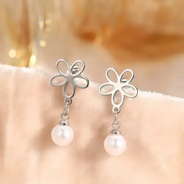 Goodies Label Flower Pearl Oorbellen Stainless Steel – Goud of Zilver