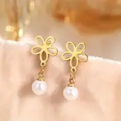 Goodies Label Flower Pearl Oorbellen Stainless Steel – Goud of Zilver