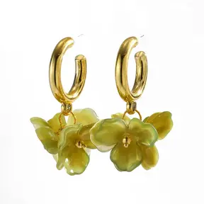 Goodies Label Resin Flower Hoops Olijfgroen Goudkleurig