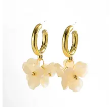 Goodies Label Resin Flower Hoops Crème Goudkleurig
