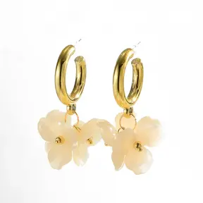 Goodies Label Resin Flower Hoops Crème Goudkleurig