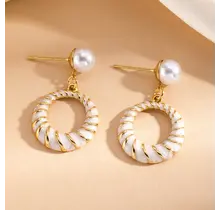 Goodies Label Pearl Circle Oorbellen Crème Goudkleurig – 38 mm