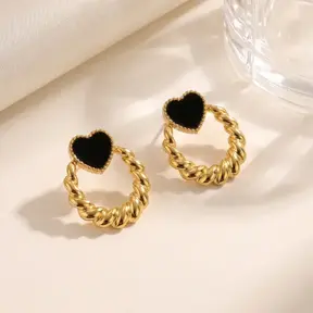 Goodies Label Heart Twist Oorbellen Zwart Goudkleurig – 25 mm