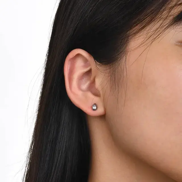 Goodies Label Mini Teardrop Studs – Goud of Zilver Stainless Steel