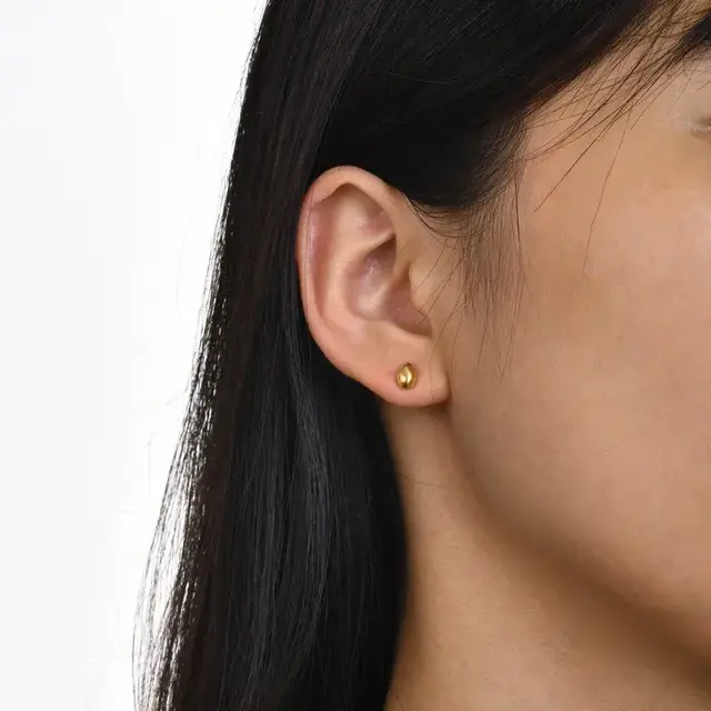 Goodies Label Mini Teardrop Studs – Goud of Zilver Stainless Steel