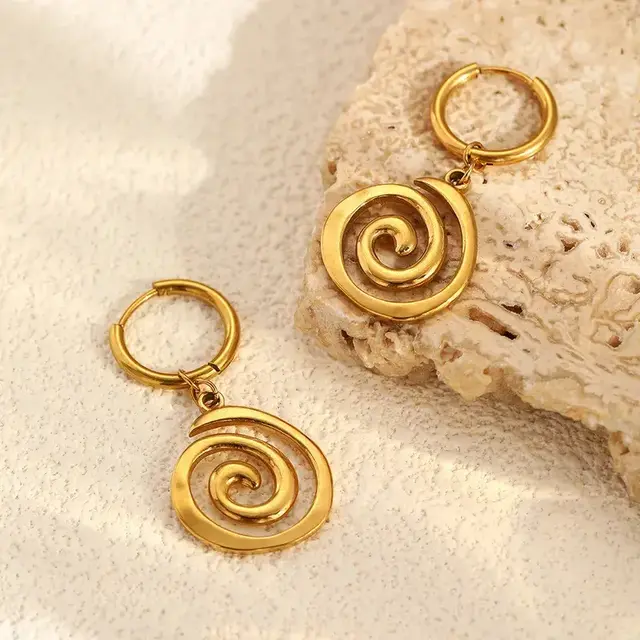 Goodies Label Spiral Statement Hoops Goudkleurig – Stainless Steel