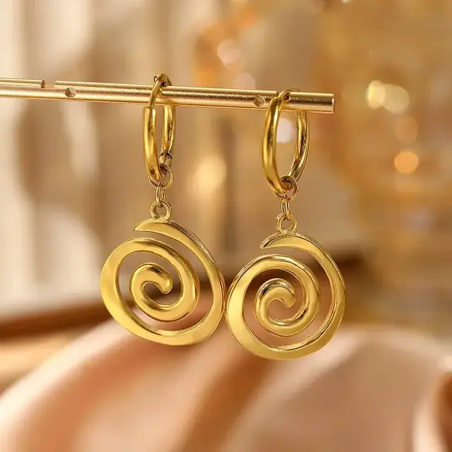 Goodies Label Spiral Statement Hoops Goudkleurig – Stainless Steel