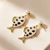 Goodies Label Fish Pearl Drop Oorbellen Goudkleurig – Enamel Stainless Steel