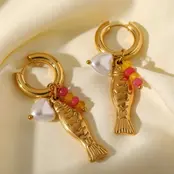 Goudkleurige Vis Hoops met Kralen & Parel-Look – 5,3 cm