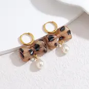 Goudkleurige Vis Hoops met Kralen & Parel-Look – 5,3 cm