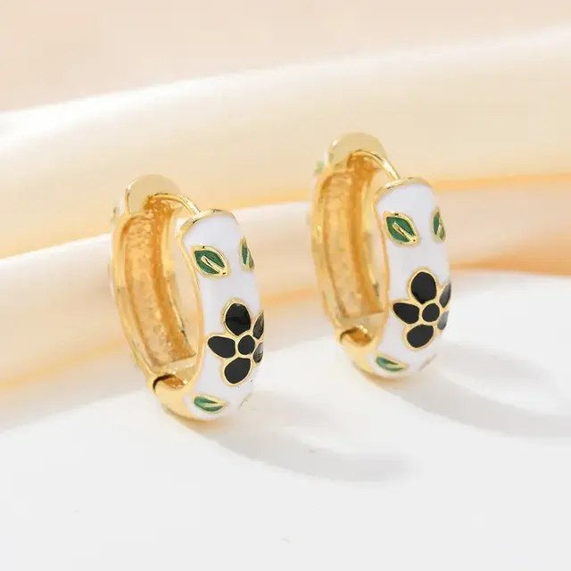Witte Enamel Bloemen Hoops Goudkleurig – Retro Style