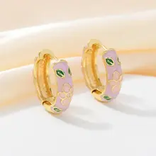 Roze Enamel Bloemen Hoops Goudkleurig – Retro Style