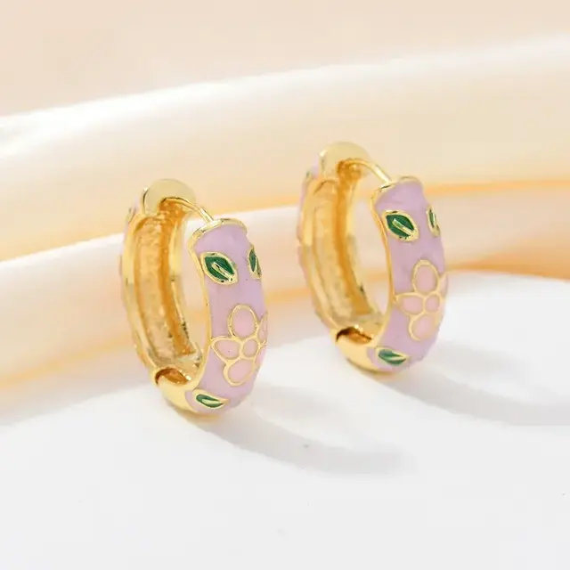 Roze Enamel Bloemen Hoops Goudkleurig – Retro Style