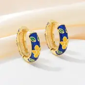 Blauwe Enamel Bloemen Hoops Goudkleurig – Retro Style