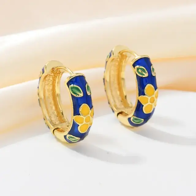Blauwe Enamel Bloemen Hoops Goudkleurig – Retro Style