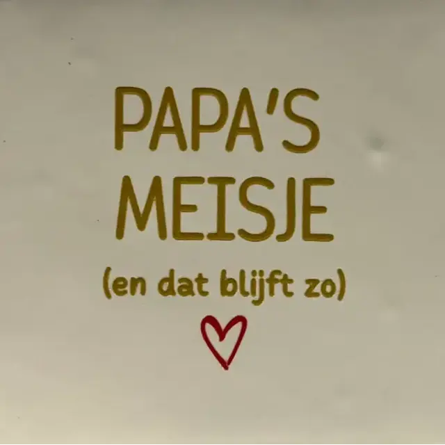Quote tegeltje 'papa's meisje en dat blijft zo' creme/goud(rood)