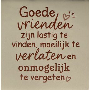 Quote tegeltje goede vrienden zijn lastig te vinden… creme/taupe (nude roze)
