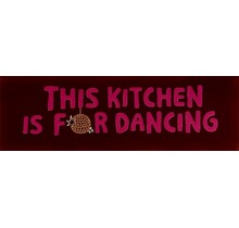 DO This kitchen is for dancing – Kastanje/Fuchsia (oranje)