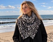 Warme Wintersjaal Leopard – Lichtgrijs – 80 x 200 cm
