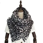 Warme Wintersjaal Leopard – Lichtgrijs – 80 x 200 cm