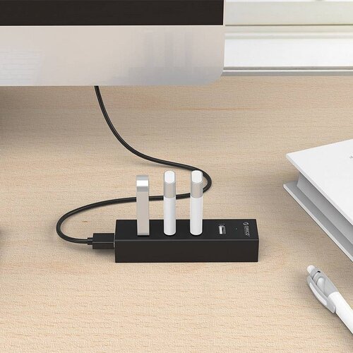 Orico USB 2.0 Hub mit 4 USB-A-Anschlüssen - 20 cm Kabel - mattschwarz