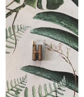 ALL THINGS WE LIKE •• Houten letter "H"