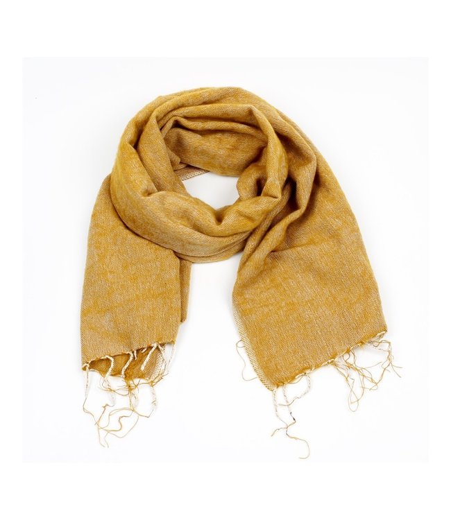 SJAAL MET VERHAAL  •• Sjaal Okergeel