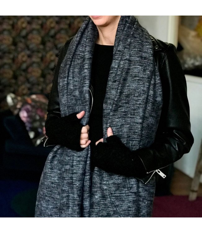 SJAAL MET VERHAAL  •• Sjaal Grijs