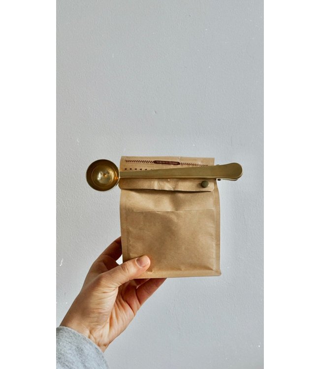 Fresh Thinking Co •• Koffieschep & clip all in one | goud