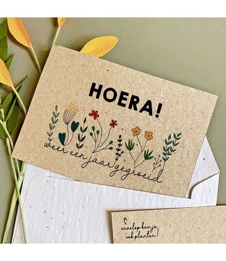 Bloom •• Bloeikaart & -envelop Hoera! Weer een jaar gegroeid