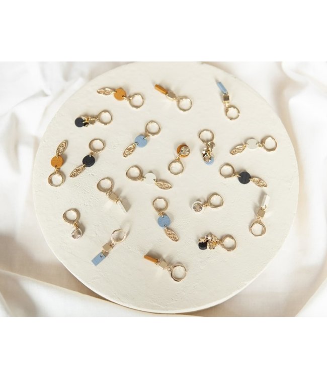 Studio NokNok •• Oorbellen TINY 04. Black