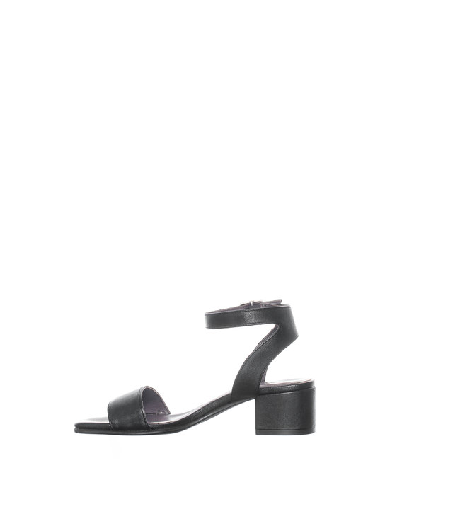 TEN POINTS  •• Bonnie Sandals | Black