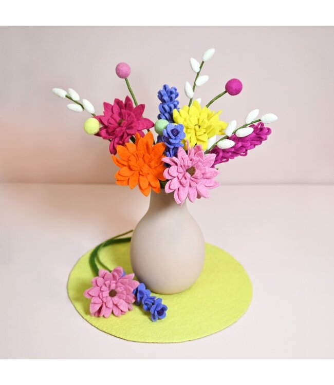 SJAAL MET VERHAAL  •• Lavendel van vilt