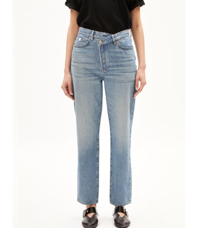 ARMEDANGELS •• AAIKALA | STRAIGHT LEG HIGH WAIST VAN BIOKATOENMIX